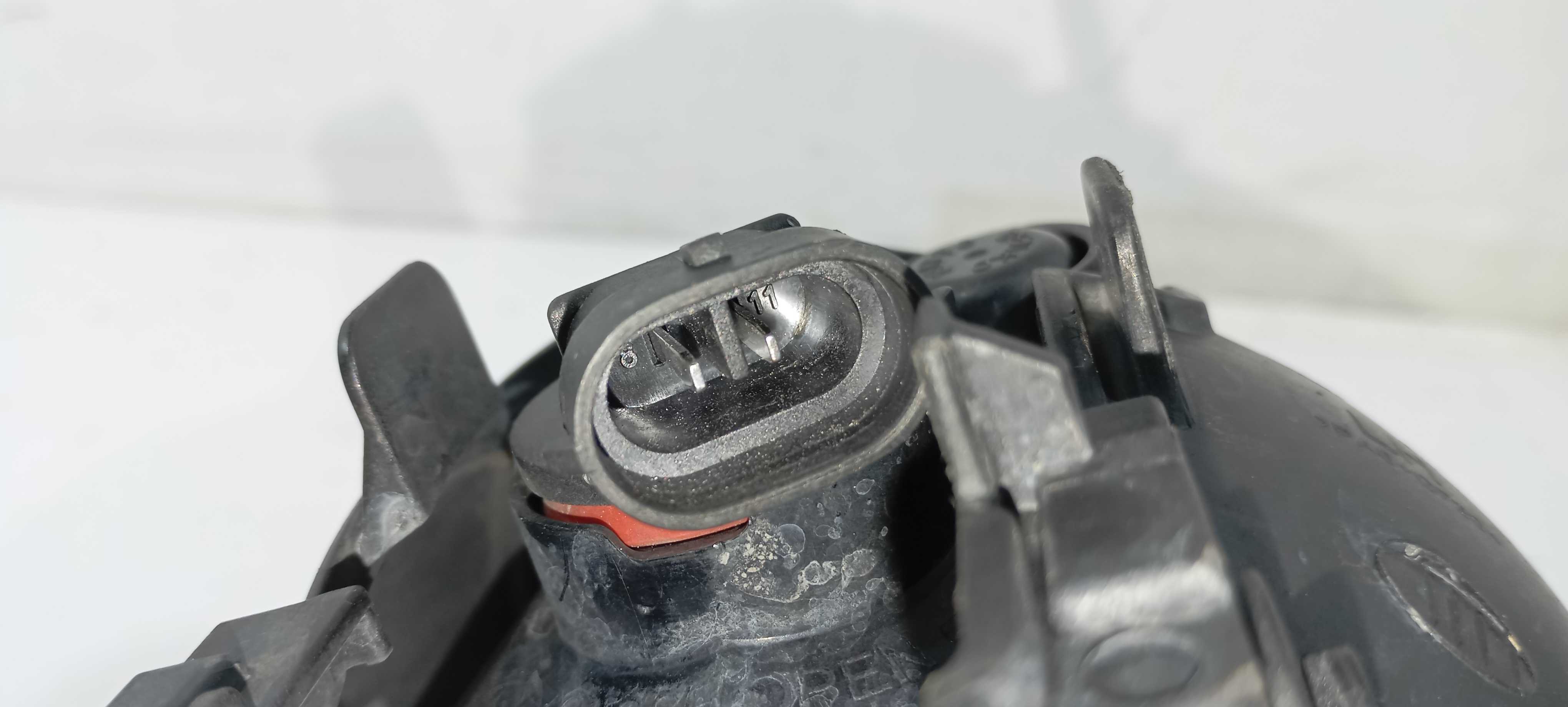 Farol Milha Esquerdo Gm Tracker 1.4 2014 E1312846 Branca 2
