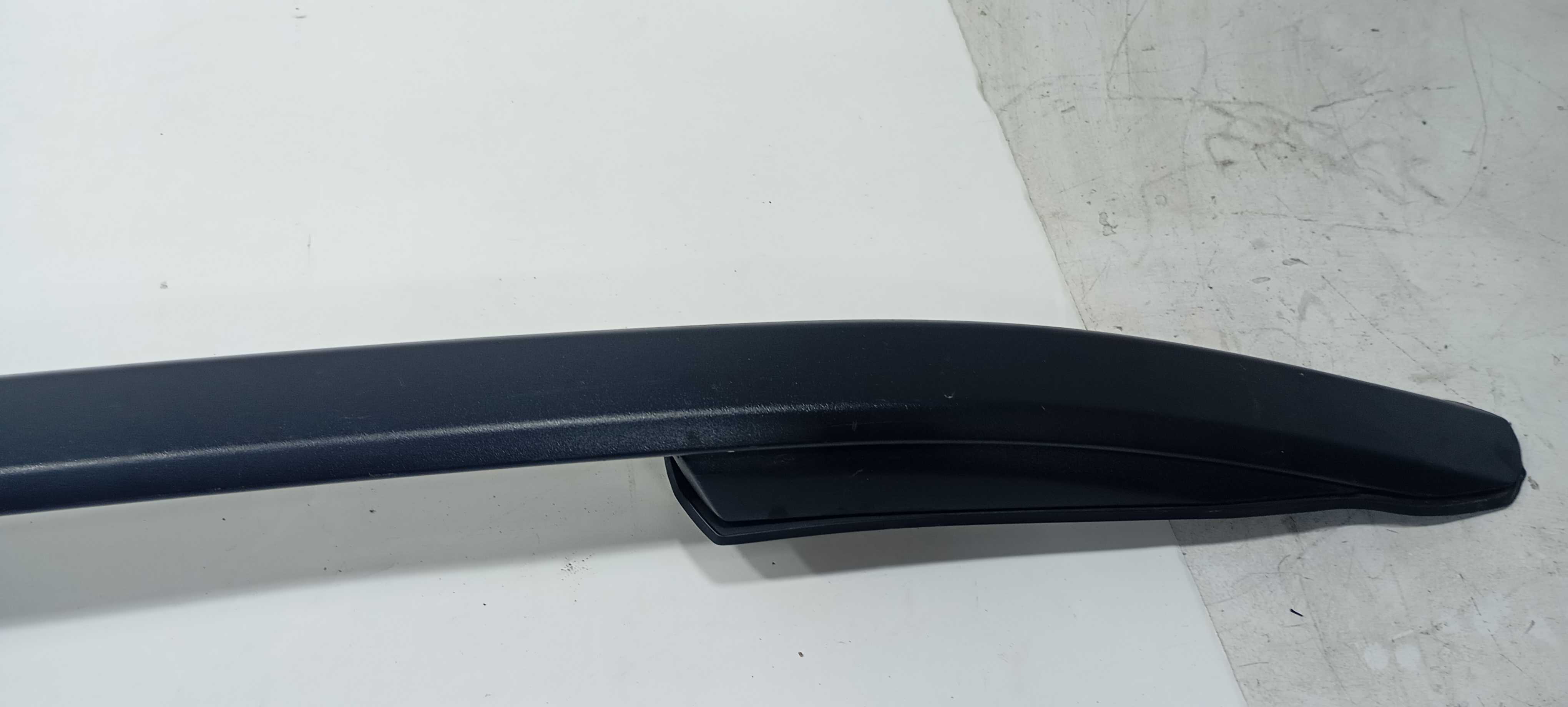 Rack Teto Direito Gm Tracker Lt 2024 30026492 Detalhe Preto 4