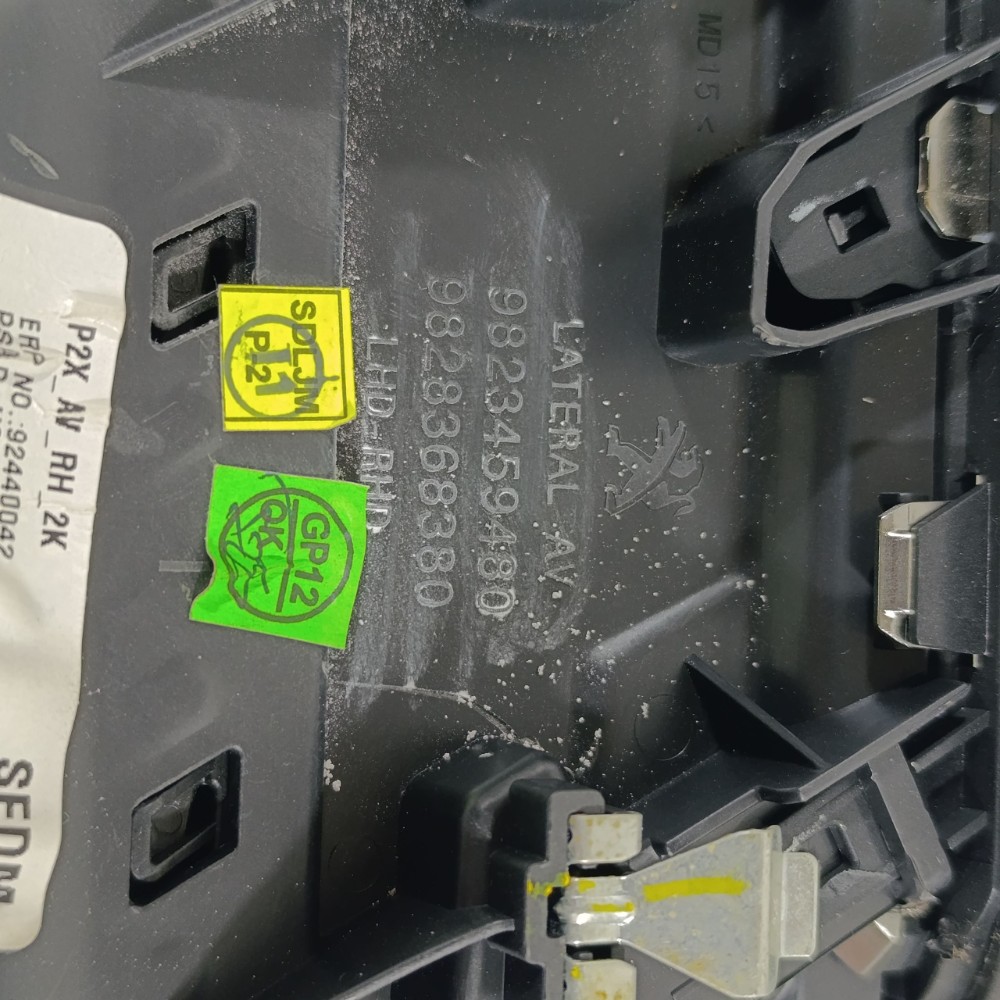 Difusor ar direito Peugeot 208 ano 2024 9823459480 7