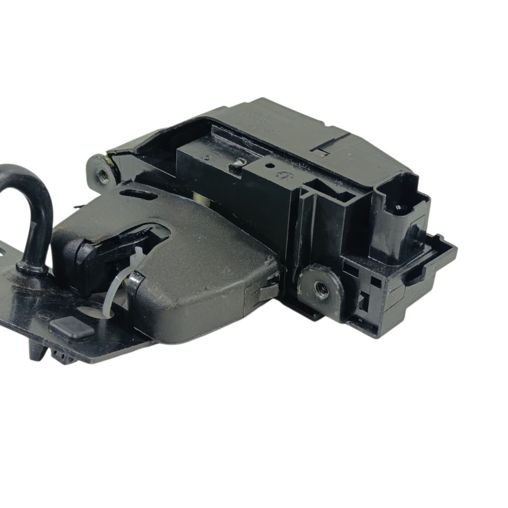 Fechadura tampa traseira Peugeot 208 ano 2024 9816195380 2