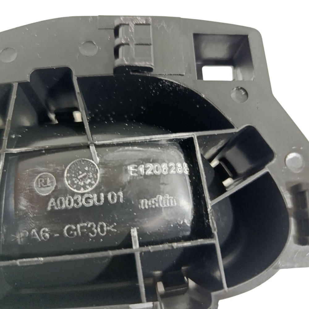Maçaneta traseira esquerda Peugeot 208 ano 2024 E1206288 7