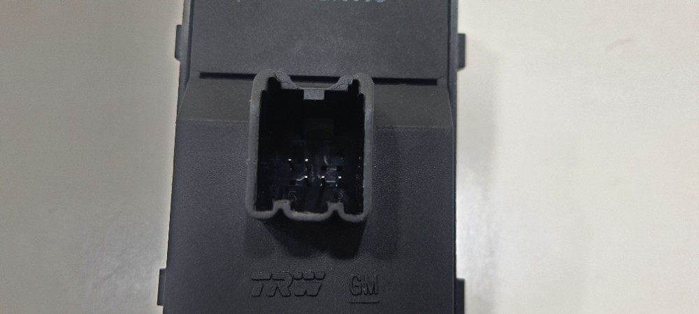 Botão Vidro Diant Direito Gm Onix Activ 1.4 2018 92221585 5