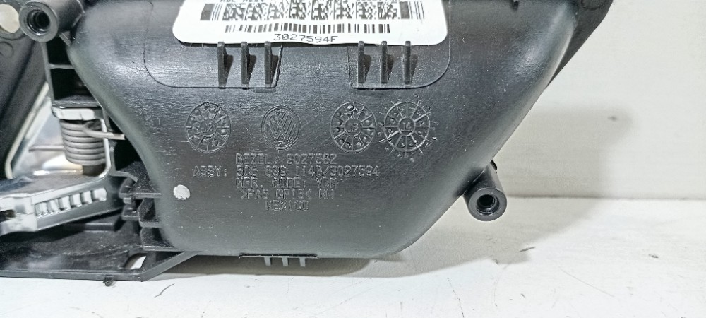 Maçaneta Interna Traseiro D. Volkswagen Jetta 1.4 2016 V2297 Preto/prata Traseira 8
