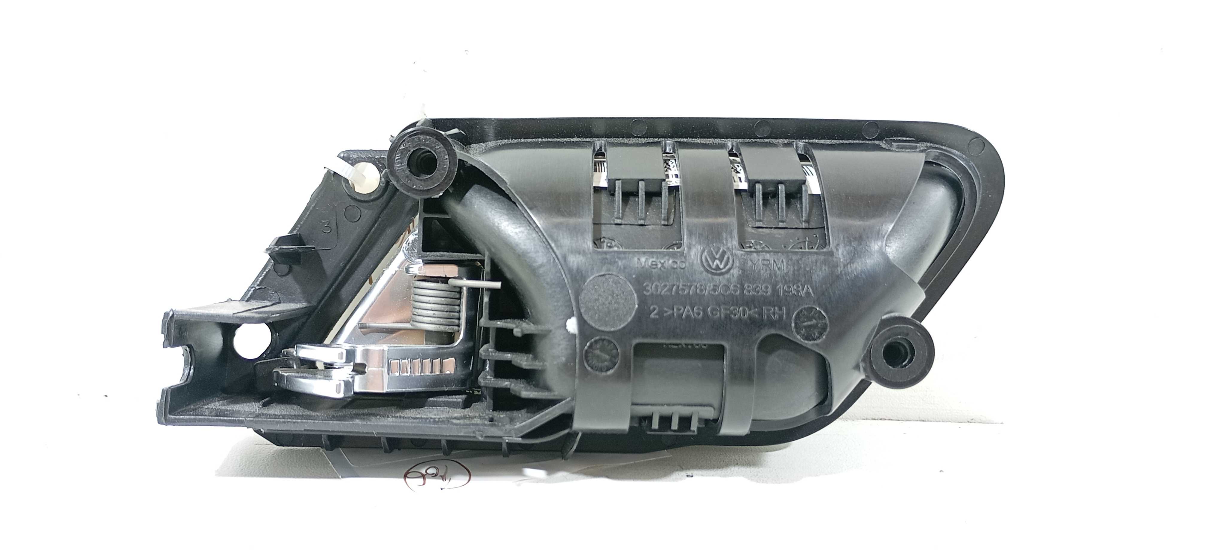 Maçaneta Interna Traseiro D. Volkswagen Jetta 1.4 2016 V2297 Preto/prata Traseira 3