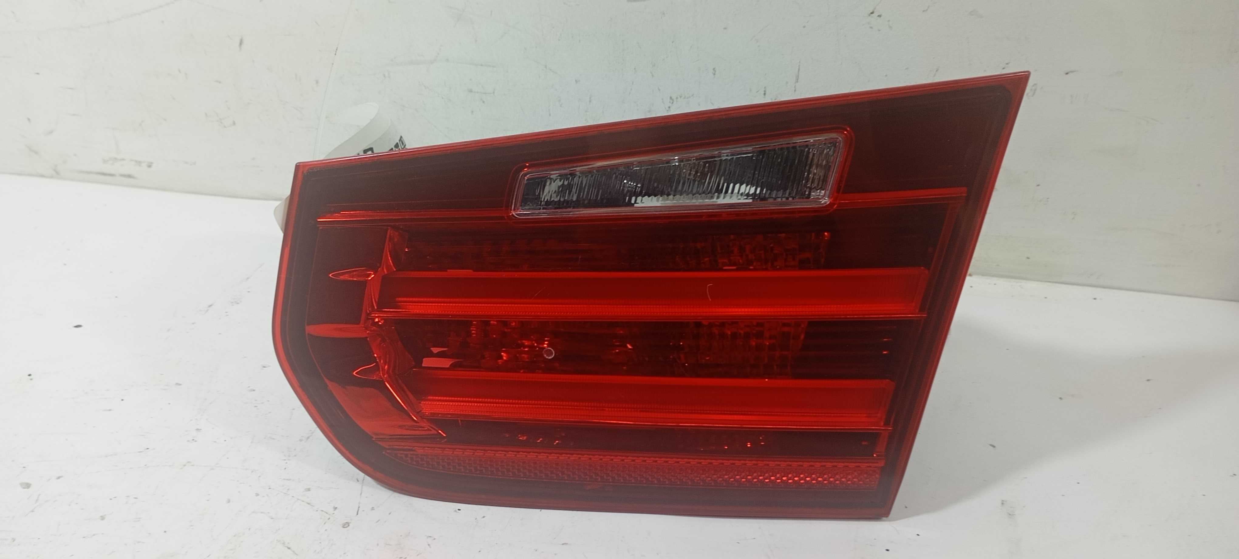 Lanterna Tampa Traseira Direita Bmw 316i 2014 725991611 Esquerdo/motorista Vermelha 2