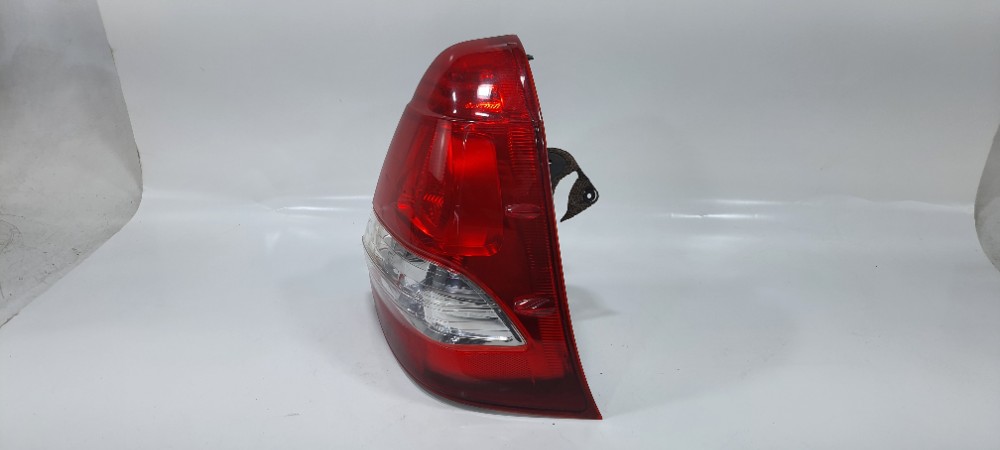 Lanterna Direita Toyota Etios Sedan 1.5 2014 0490198 Direito/passageiro Vermelha 2