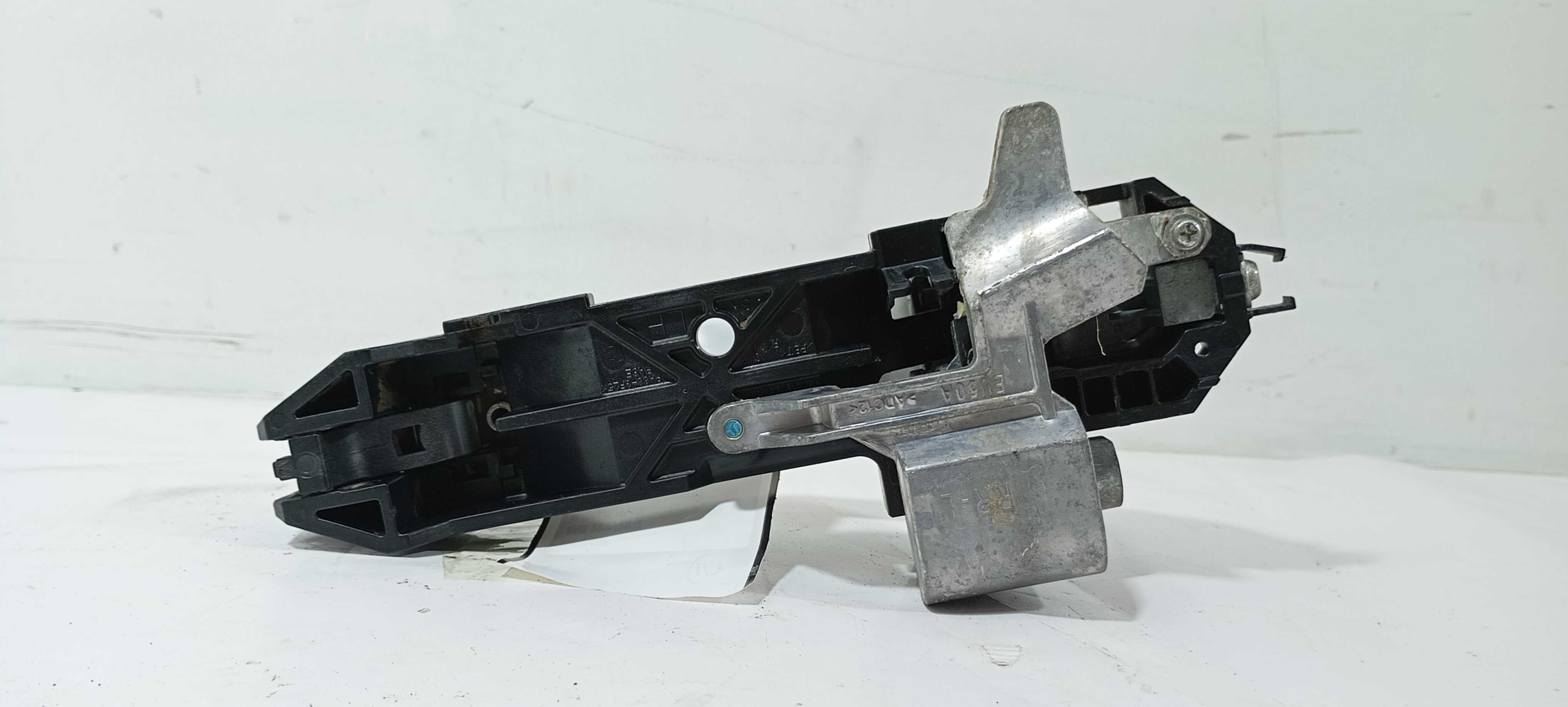Maçaneta Externa Traseira E. Nissan Tiida Sedan 1.8 12 V2305 Cinza Perolado Traseira 4