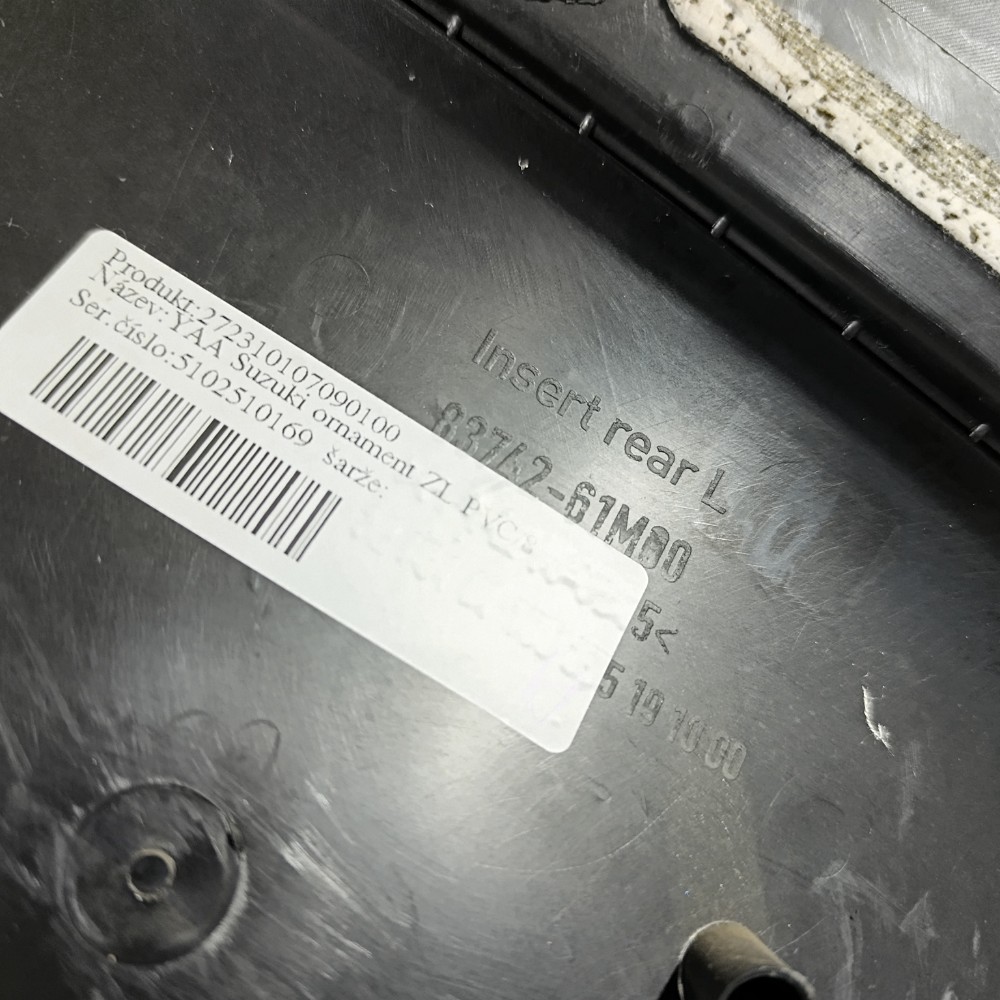 Forro porta traseira esquerda suzuki s-cross 2016 8374261M00 7