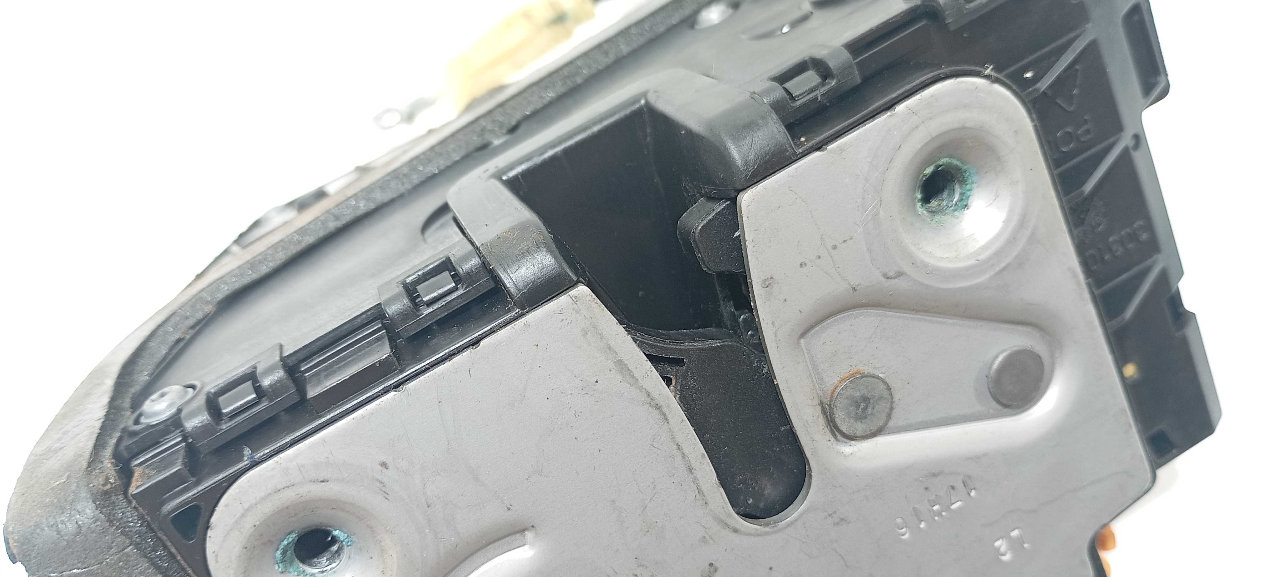 Fechadura Porta Traseiro E. Gm Onix Active 1.4 2018 13510456 9