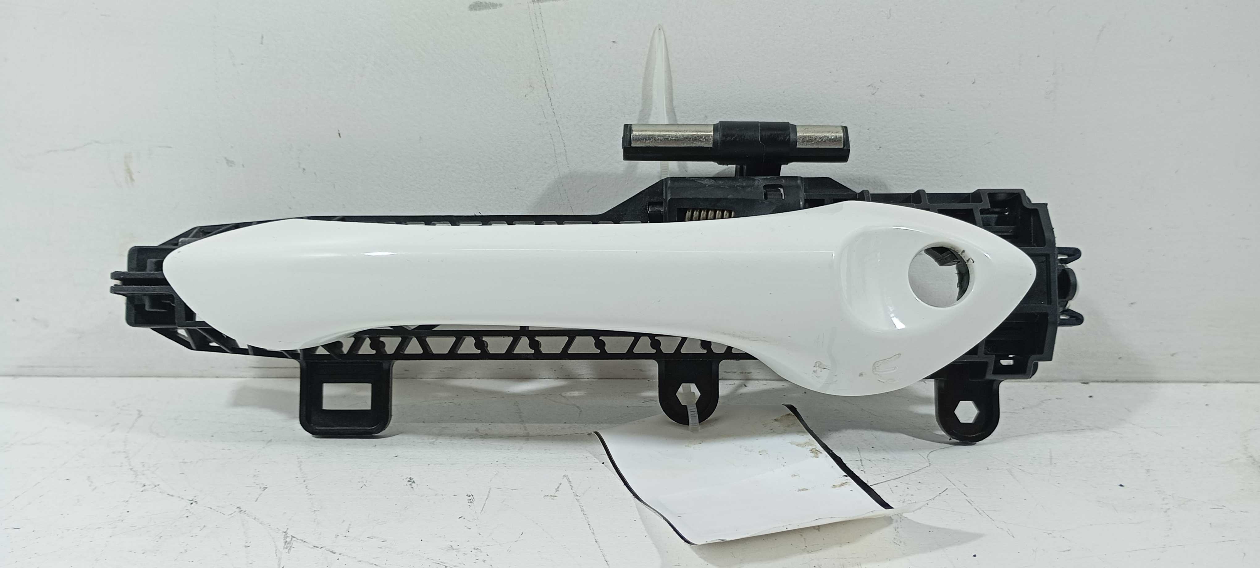 Maçaneta Porta Exter. Diant. E. Onix Sedan Lt 1.0 24 V2303 Branco Dianteira 1