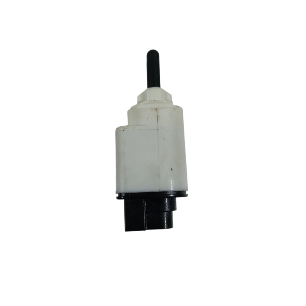 Interruptor freio Peugeot 208 ano 2024 9813503100 7