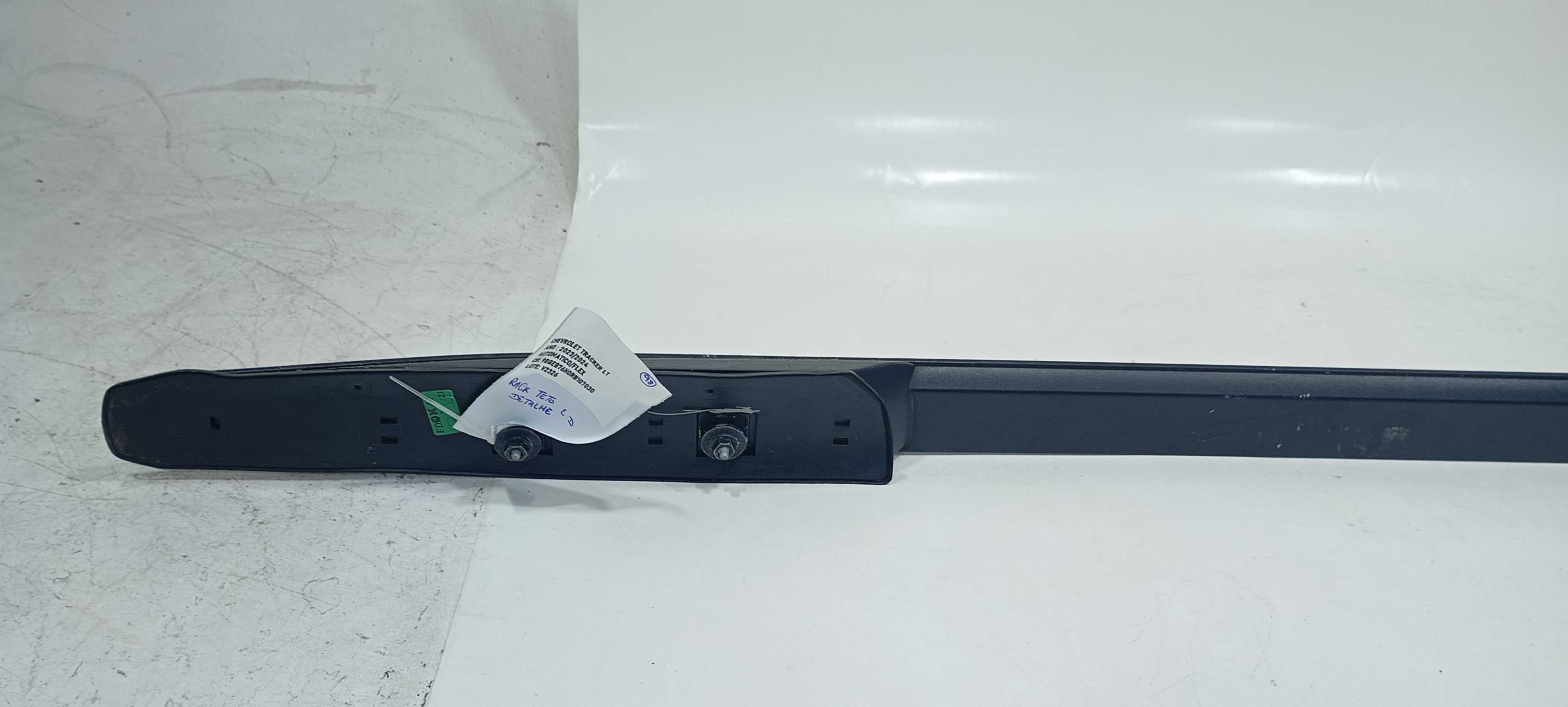Rack Teto Direito Gm Tracker Lt 2024 30026492 Detalhe Preto 7