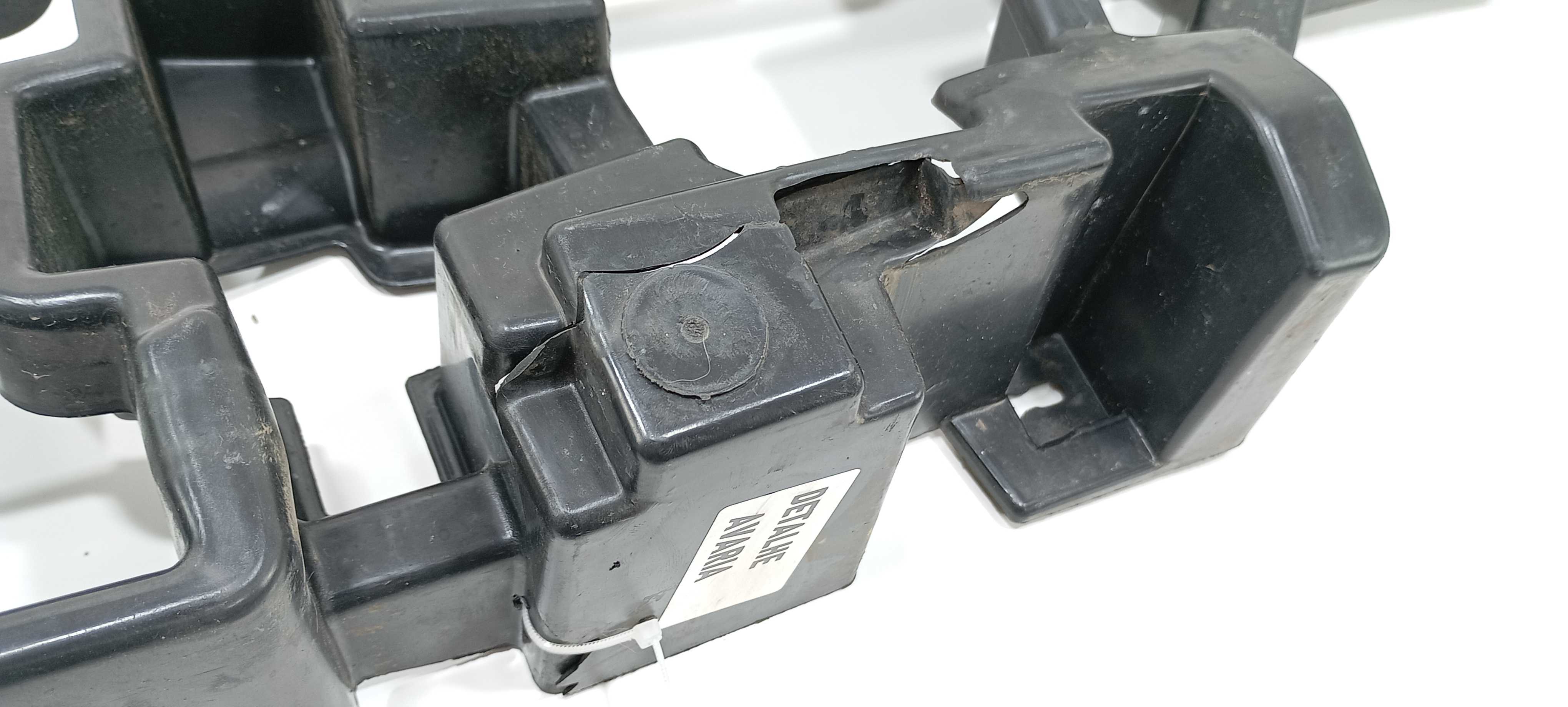 Guia Central Parachoque Tras Gm Onix Active 1.4 2018 5212923 7
