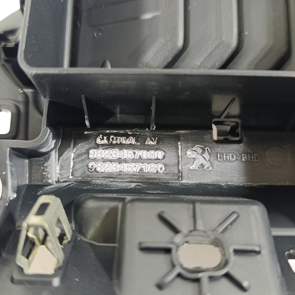 Difusor ar central Peugeot 208 ano 2024 9823457080 5
