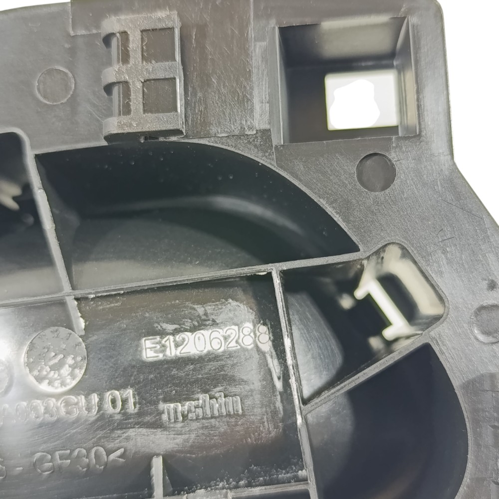 Maçaneta dianteira esquerda Peugeot 208 ano 2024 E1206288 4