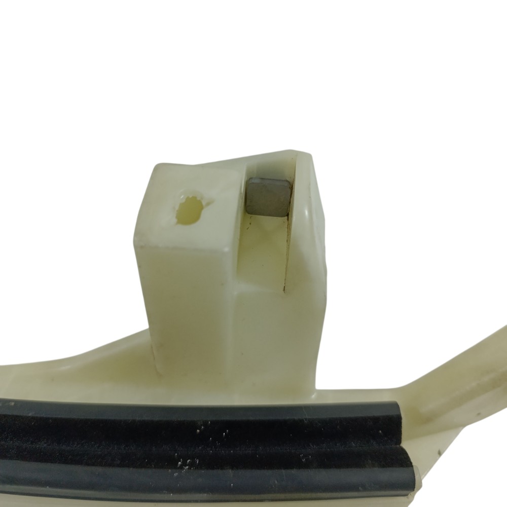 Guia vidro dianteiro direito Peugeot 208 ano 2024 9823206080 5