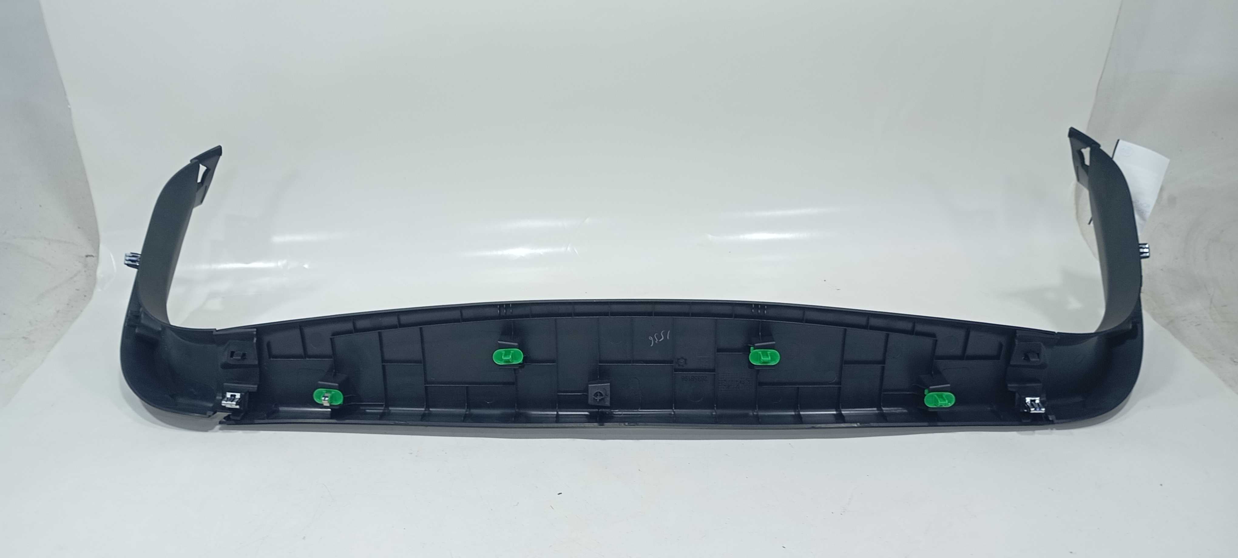 Acabamento Tampa Traseira Gm Tracker Lt 2024 26358198 Preto 4