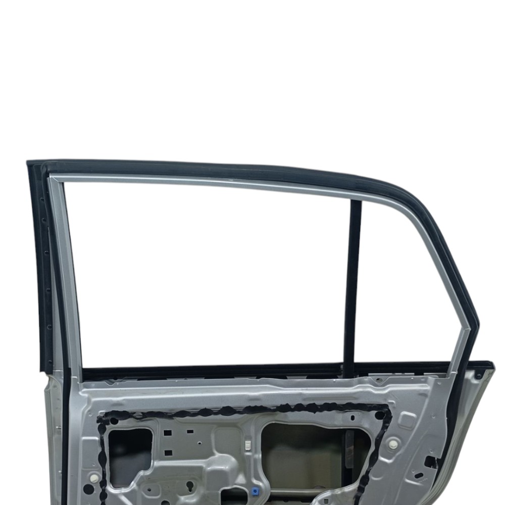 Porta Traseira D. Nissan Tiida Sedan 1.8 2012 82101el430 Traseira Direita Prata 4
