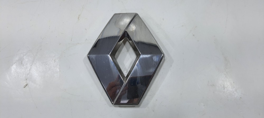 Logotipo Tampa Traseira Renault Sandero Ano 2020 84890000r Prata 4