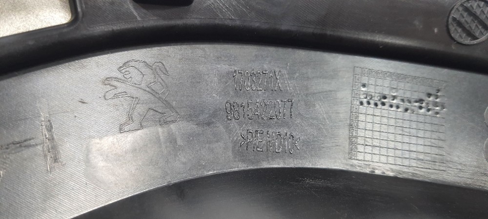 Moldura Farol Milha Esquerdo Peugeot 208 1.2 2018 9815422077 Esquerdo 6