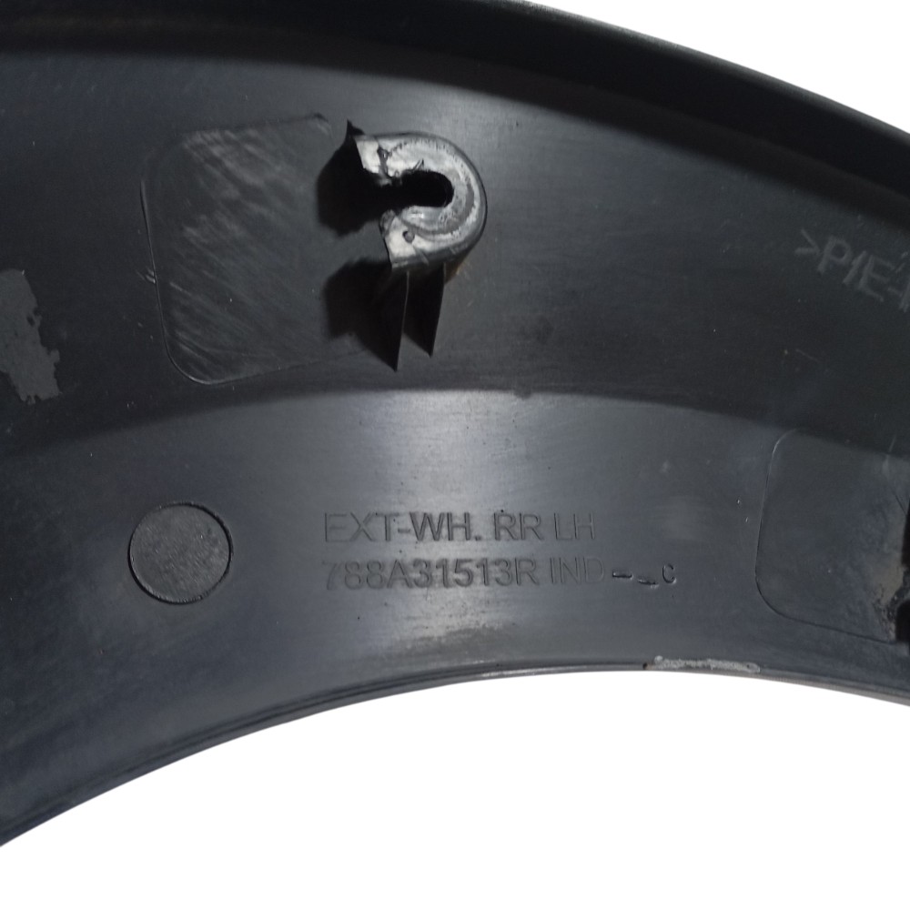 Moldura Paralama Traseiro Esquerdo Kwid 2023 788a31513r Preto 7
