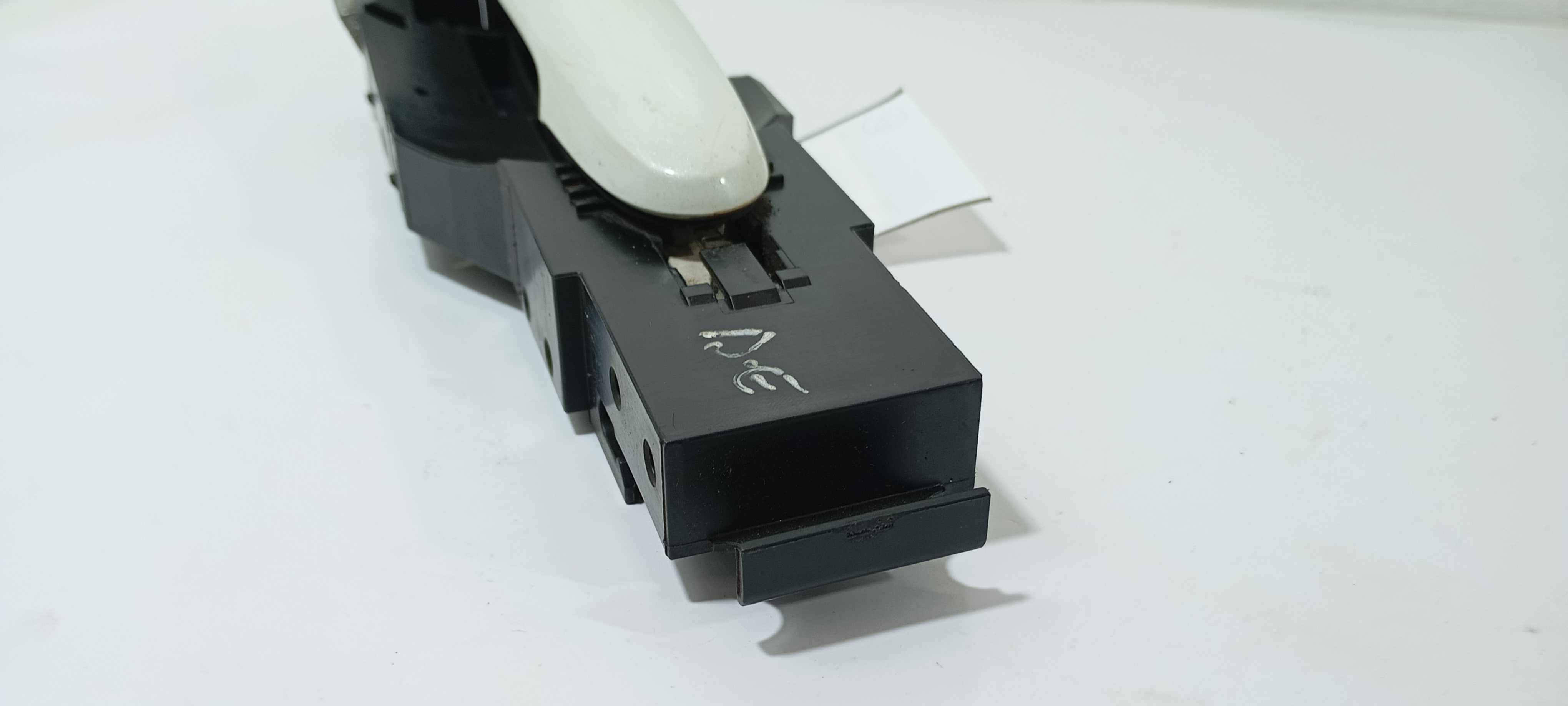 Maçaneta Externa Diant. E. Nissan March Sv 1.0 2016 Sh1ha Branco Dianteira 3