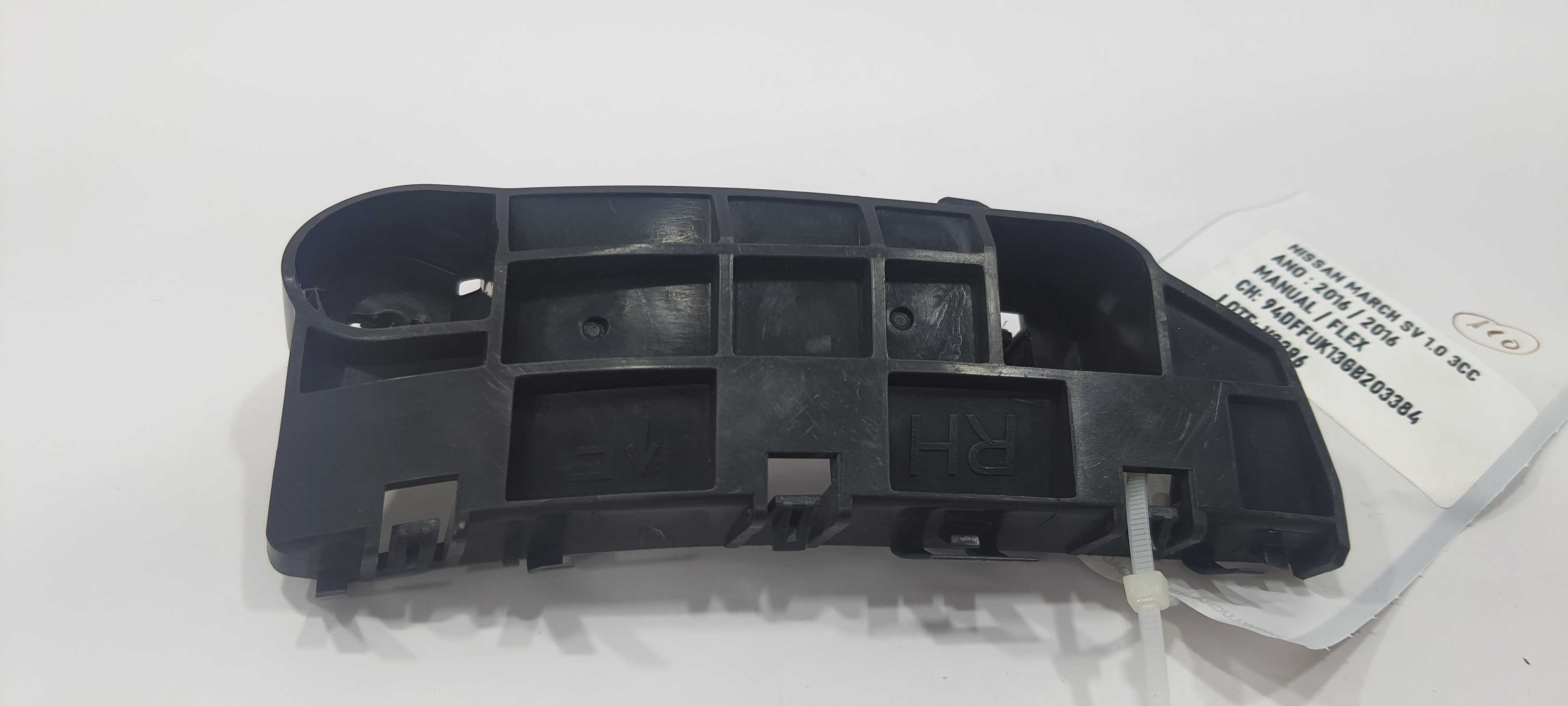 Guia Parachoque D. Direita Nissan March Sv 1.0 2016 V2296 3
