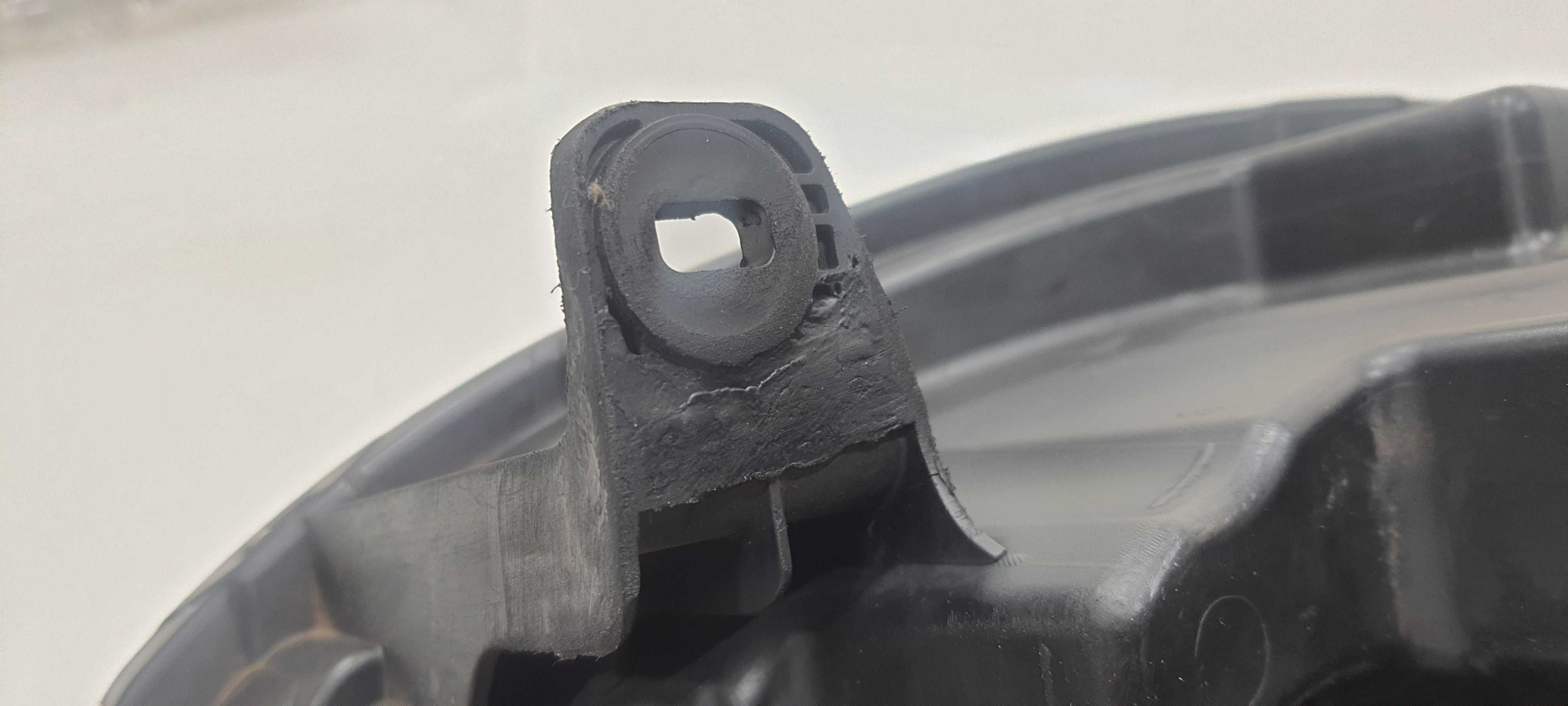 Farol Esquerdo Recuperado Nissan March 1.0 2016 22540401