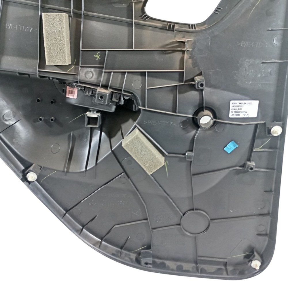 Forro porta traseiro direito Renault Kwid 2023 829A09153R 7