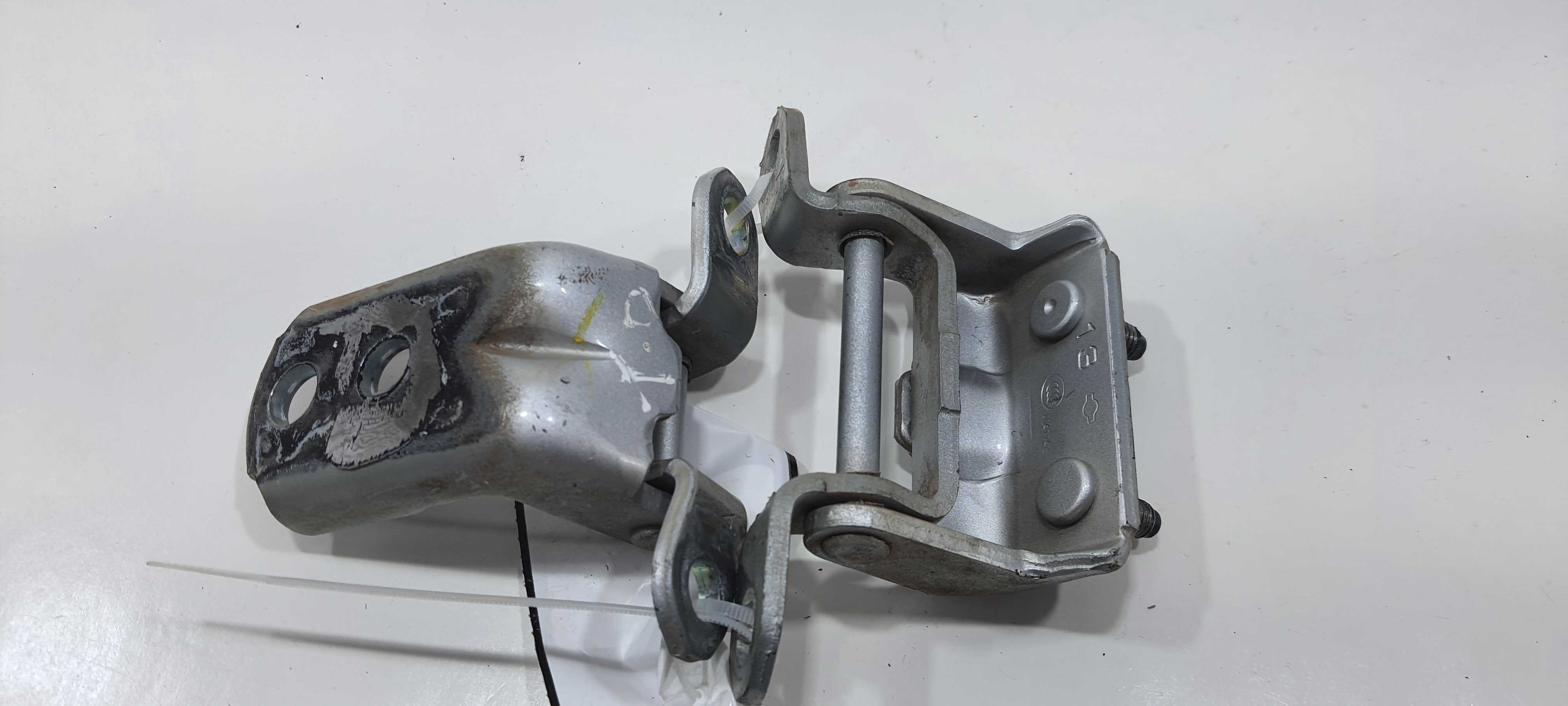 Dobradiça porta T direita Nissan Tiida Sedan 1.8 2012 V2305
