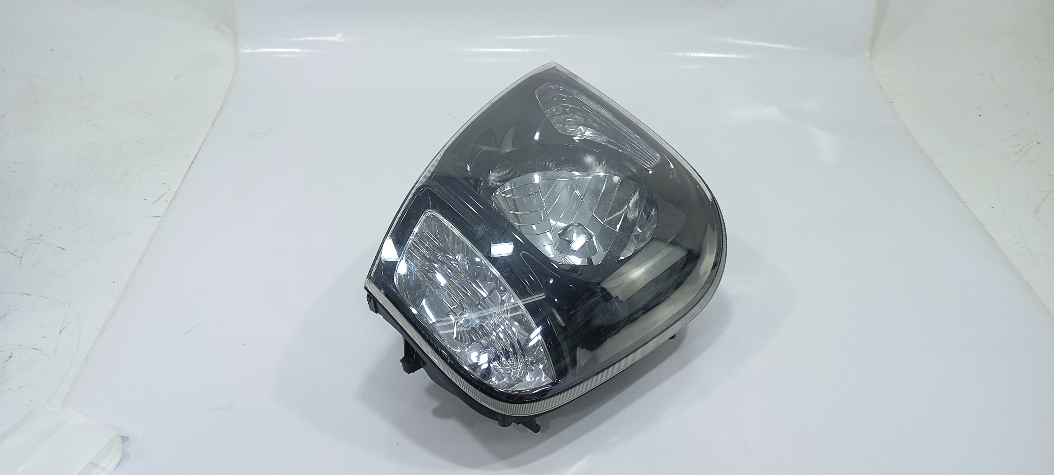 Farol Lado Direito Kia Bongo 2012 / 2019  Direito 2