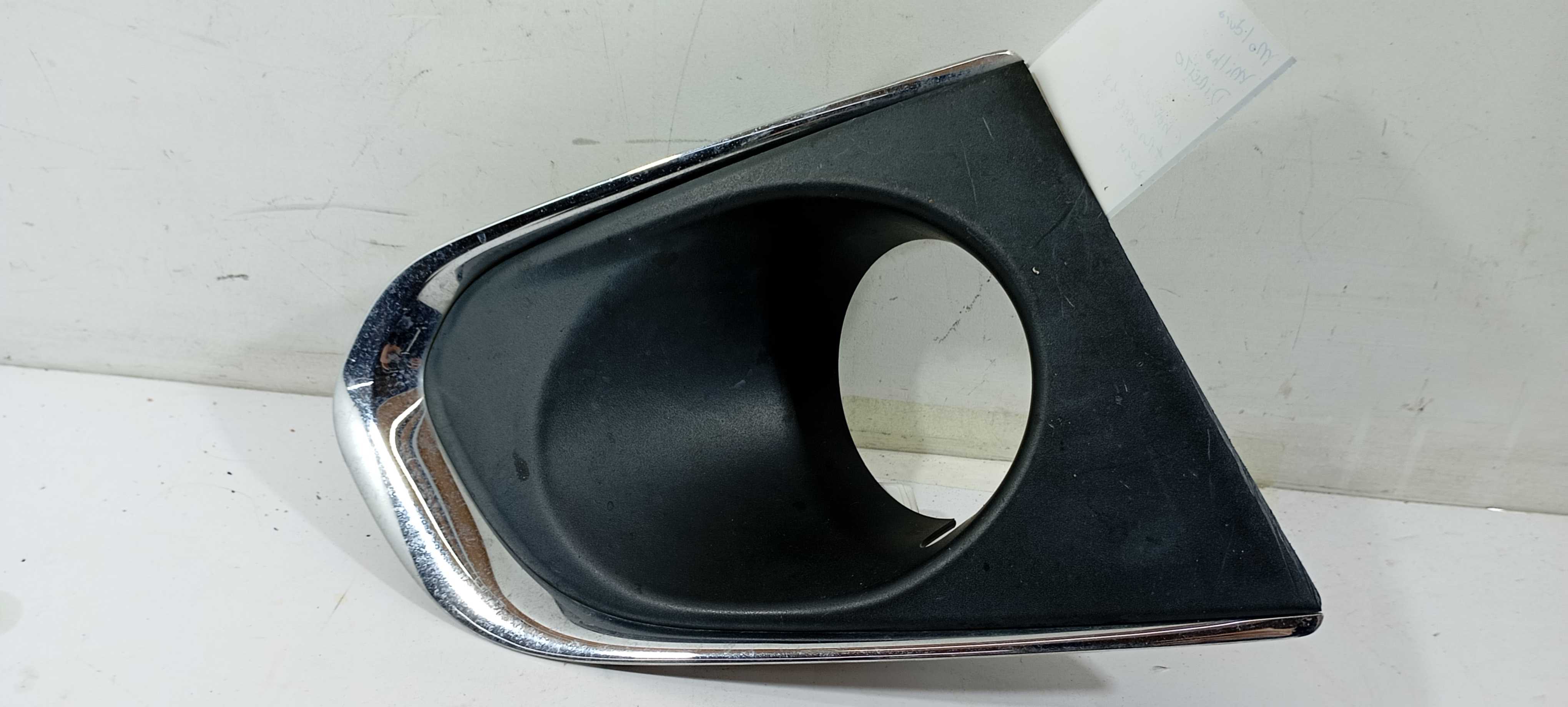 Moldura Milha Direito Gm Tracker 1.8 2014 95015922 Preto Direito 4