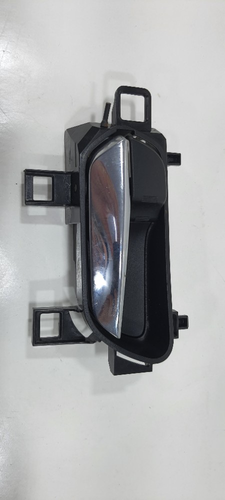 Maçaneta Interna Traseira Esquerda Nissan Kicks 2019 21481 Preto/prata Traseira 3