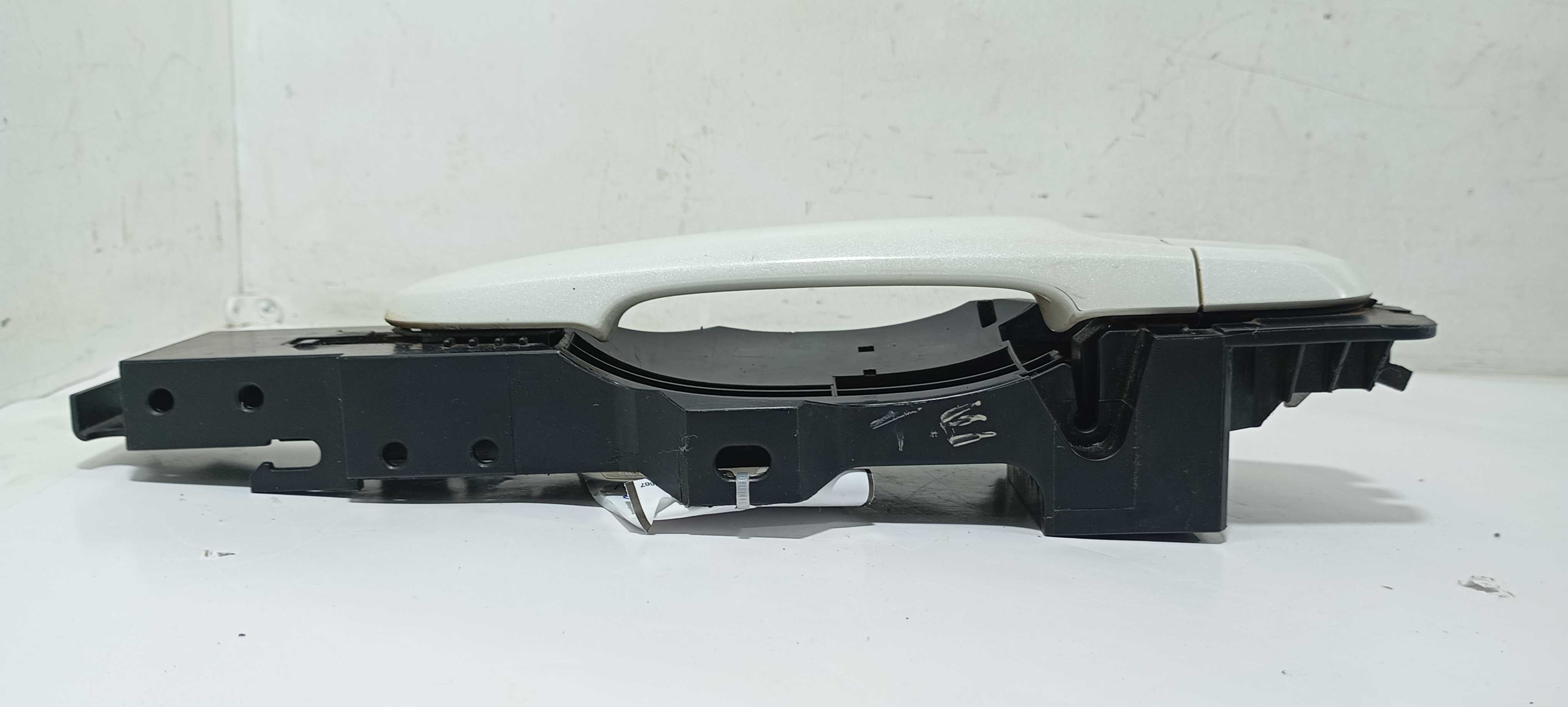 Maçaneta Externa Traseiro E. Nissan March Sv 1.0 2016 Sh1ha Branco Traseira 2