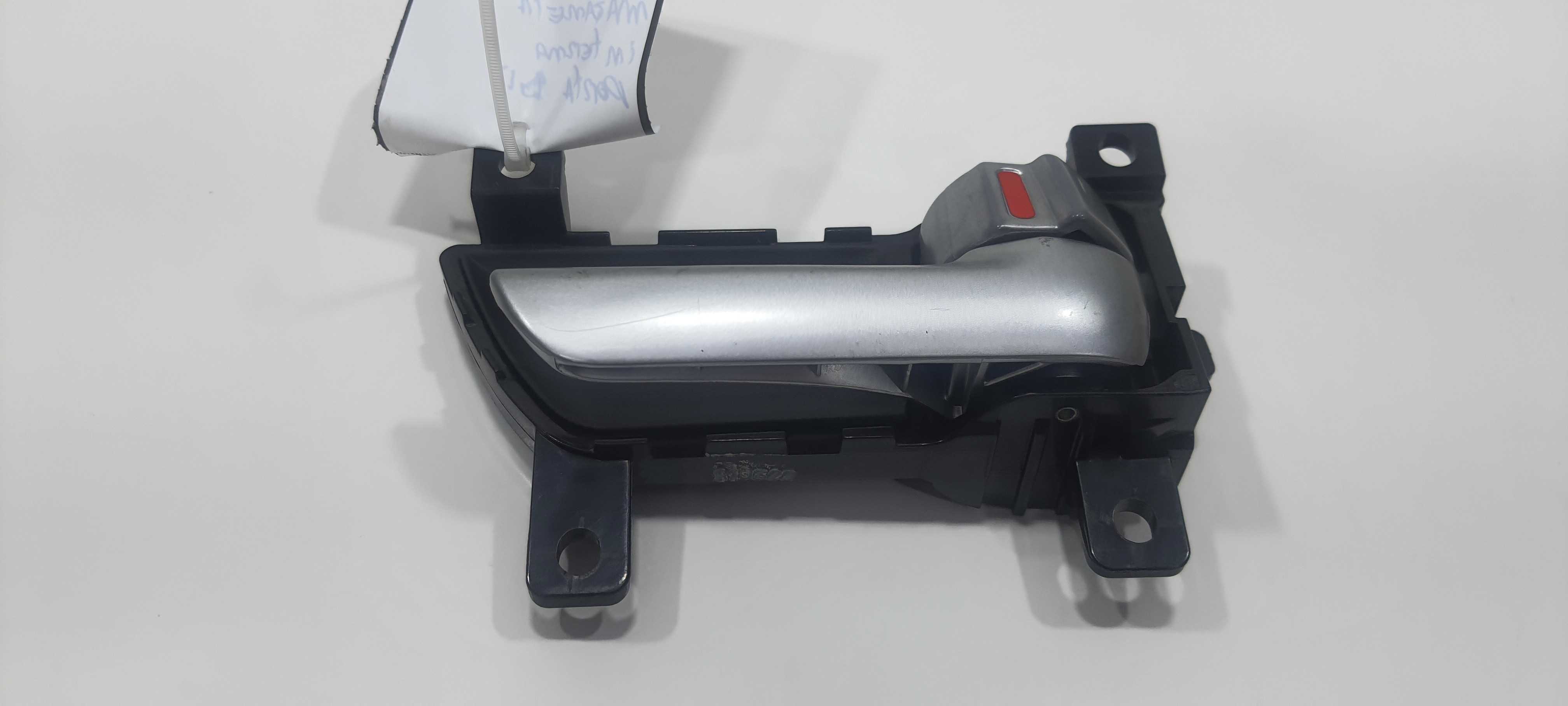 Maçaneta Int Diant Direita Kia Sorento 2.4 2012 826222p000 Preto Dianteira 2