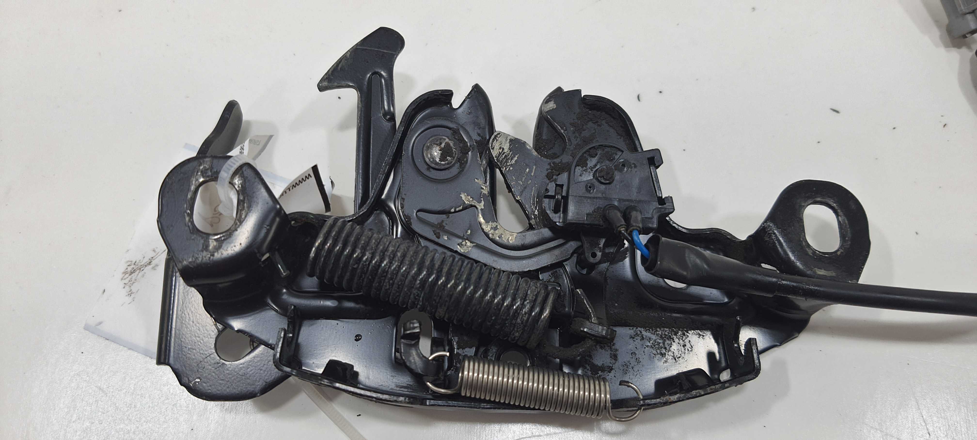 Fechadura Capô Nissan Tiida Sedan 1.8 2012 V2305 5