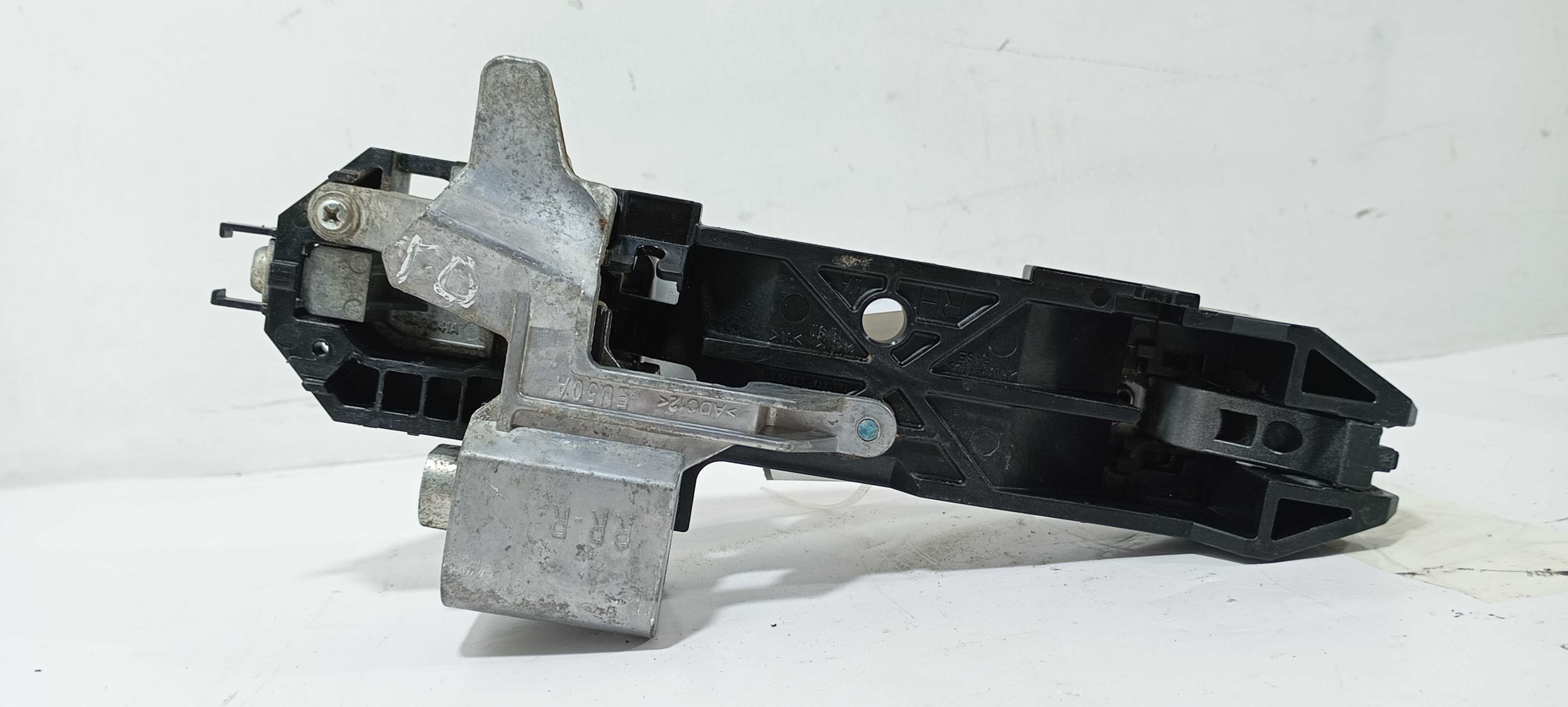 Maçaneta Externa Traseiro D. Nissan Tiida Sedan 1.8 12 V2305 Cinza Perolado Traseira 3