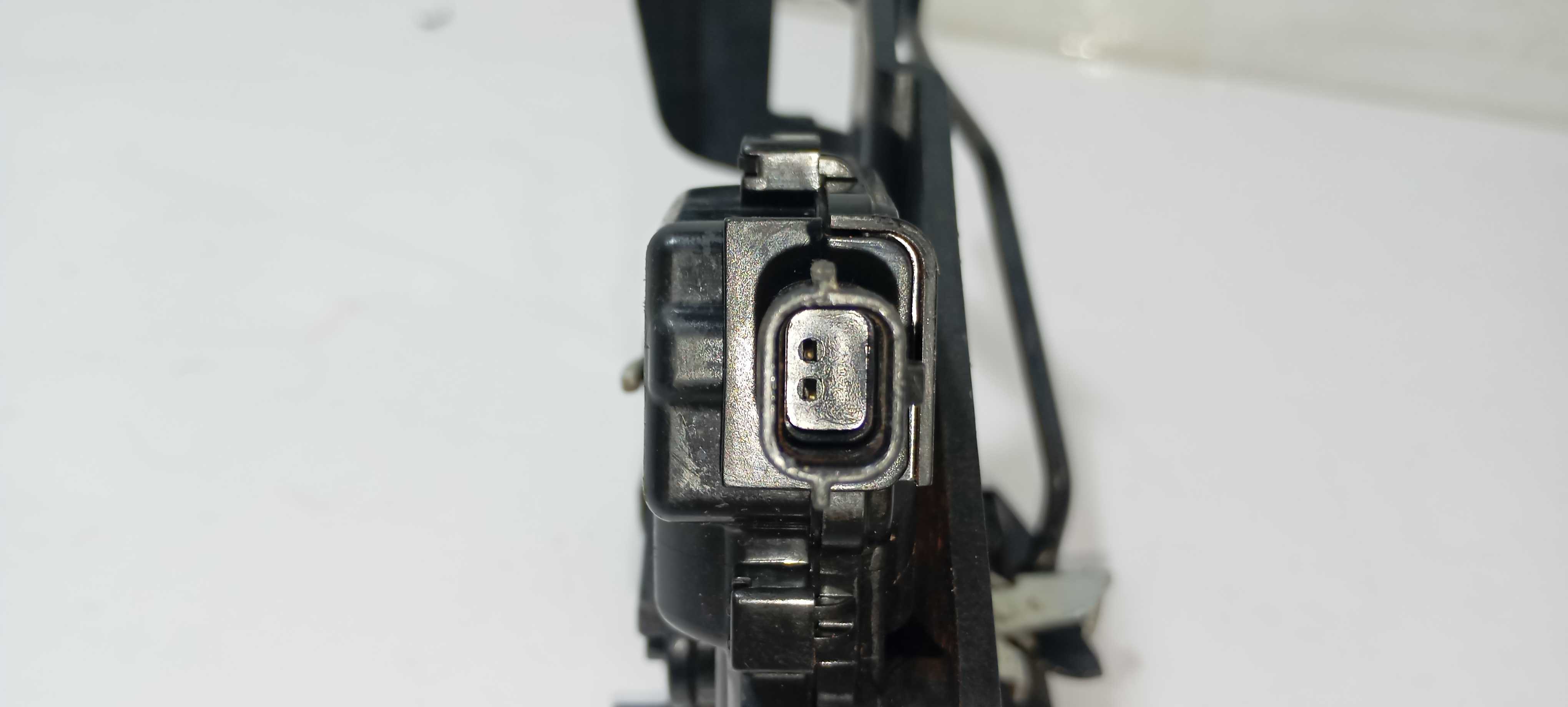 Fechadura Traseira Esquerda Kwid 2021 625030253r Avaria 6