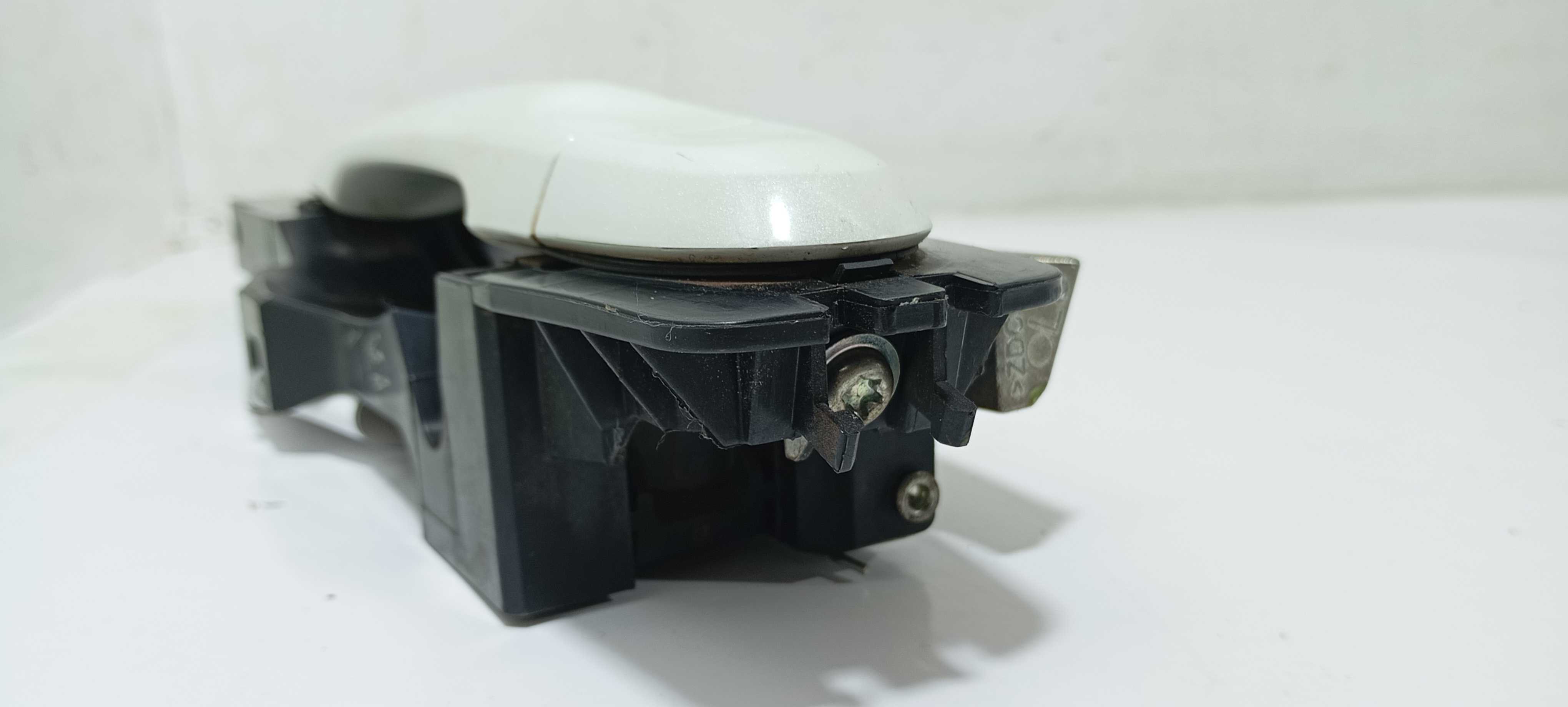 Maçaneta Externa Traseiro E. Nissan March Sv 1.0 2016 Sh1ha Branco Traseira 6