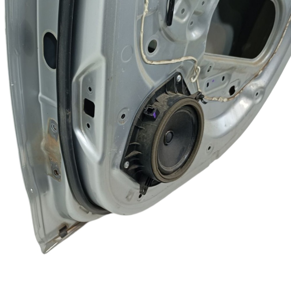 Porta Traseira D. Hyundai Hb20x Premium 1.6 18  77004r1200 Traseira Direito Prata 4