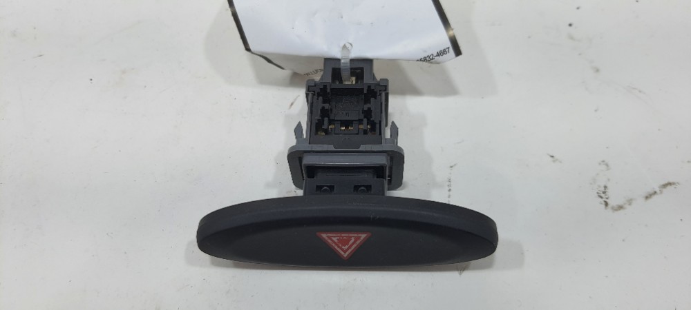 Botão Pisca Alerta Toyota Etios Sedan 1.5 2014 15b060 Preto 3