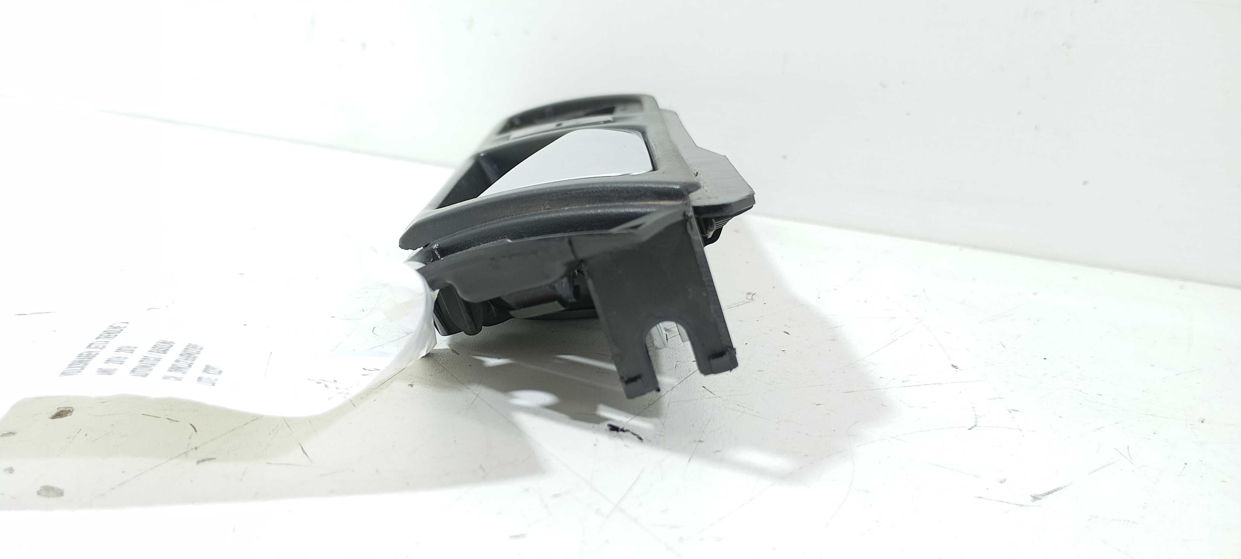 Maçaneta Interna Diant. E. Volkswagen Jetta 1.4 2016 V2297 Preto/prata Dianteira 4