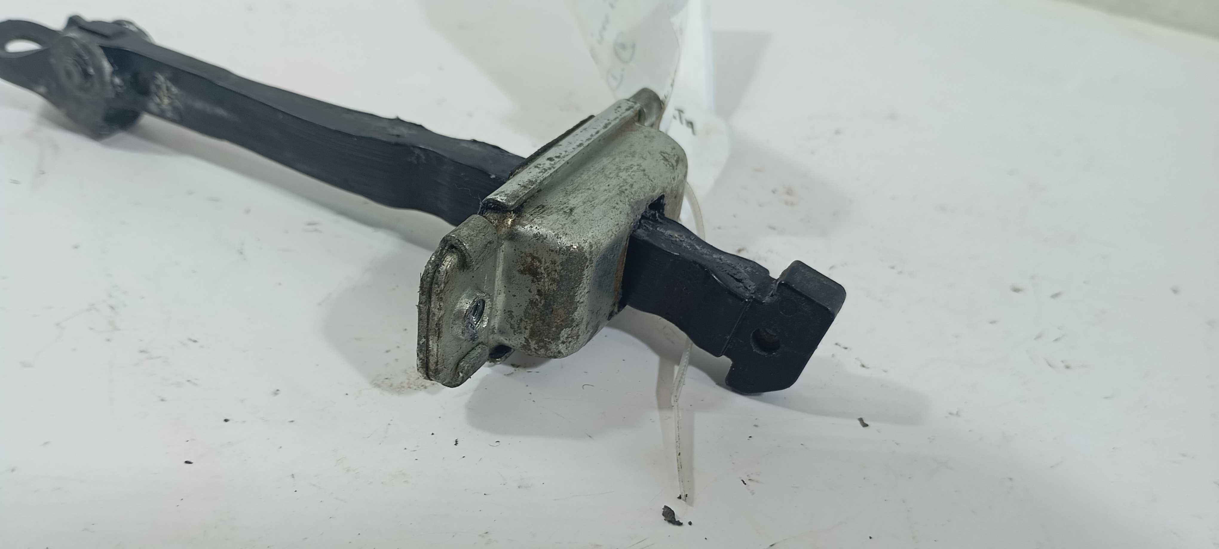 Limitador Porta Diant Direito Hyundai Ix35 2.0 2012 793902s0 Preto 4