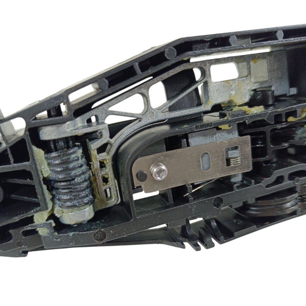 Maçaneta dianteira esquerda Peugeot 208 ano 2024 981608261T 2