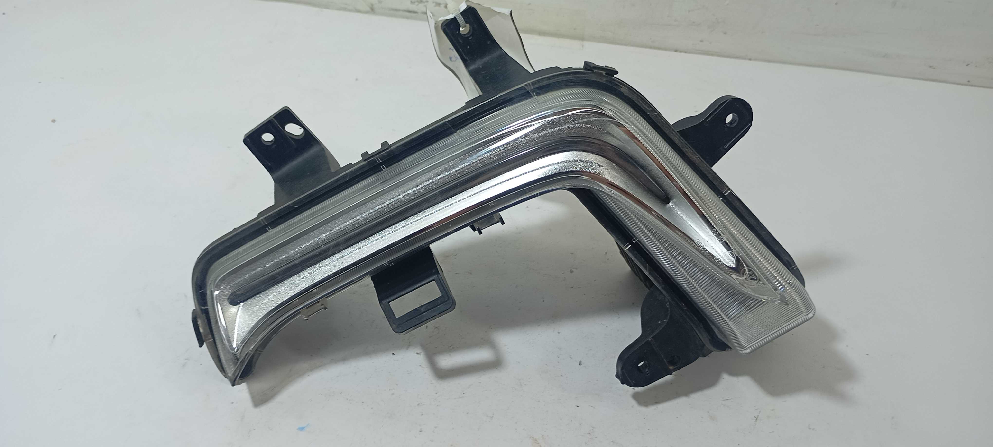 Farol Milha Direito Gm Tracker Lt 2024 26211724 Branca 2