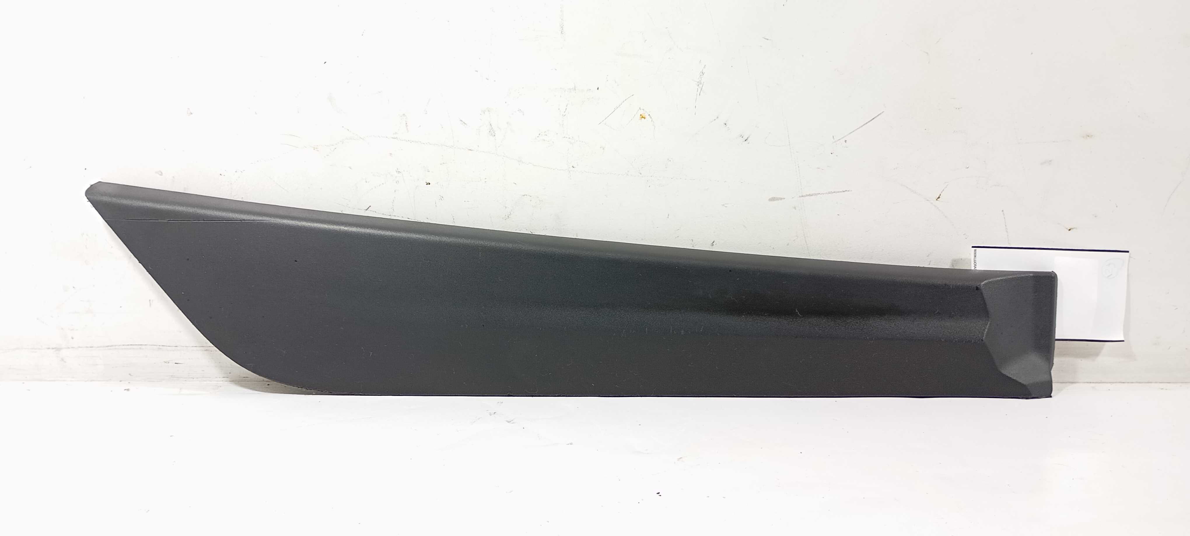 Moldura Traseira D. Gm Onix Active 1.4 2018 52125745