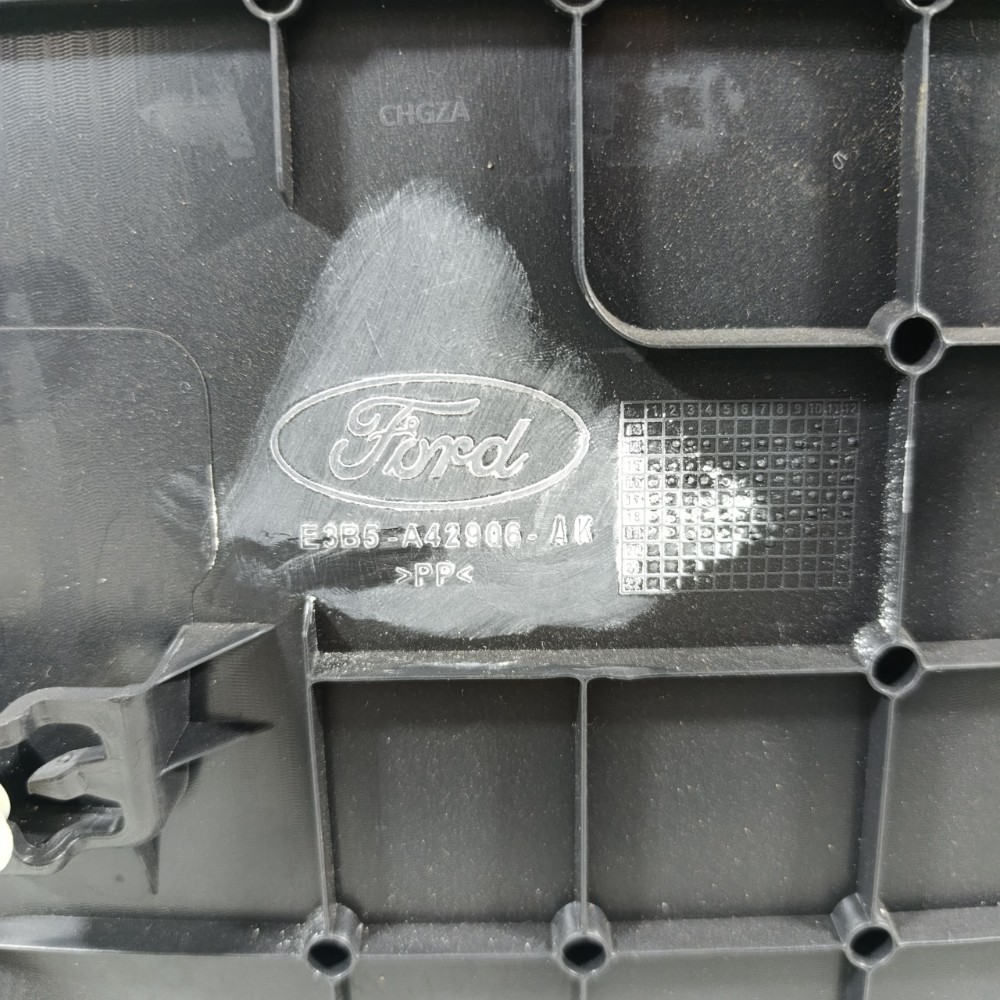 Acabamento Tampa Traseiro Ford Ka Se Hatch 2020 E3b5a42906 Preto 6