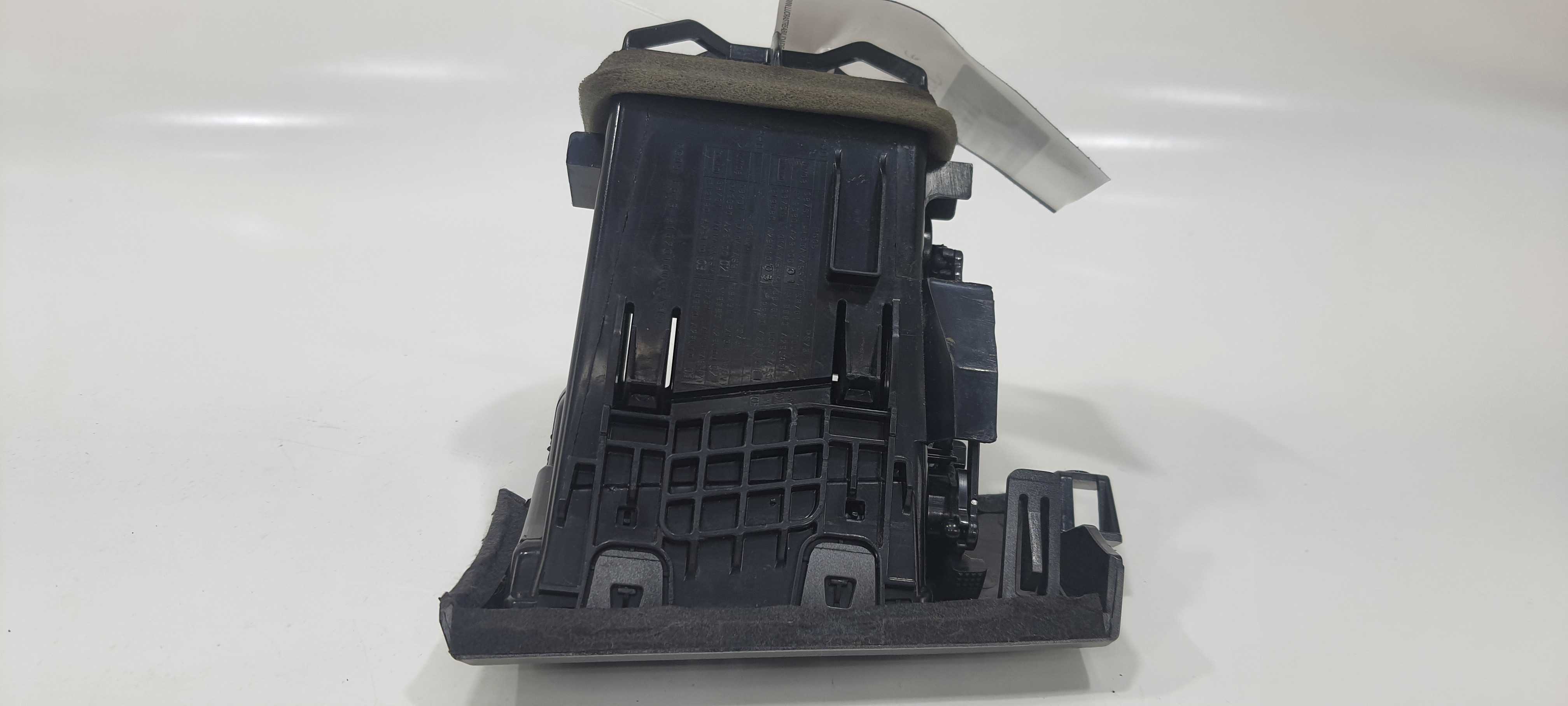 Difusor Ar Esquerdo Nissan Tiida Sedan 1.8 2012 V2305 5