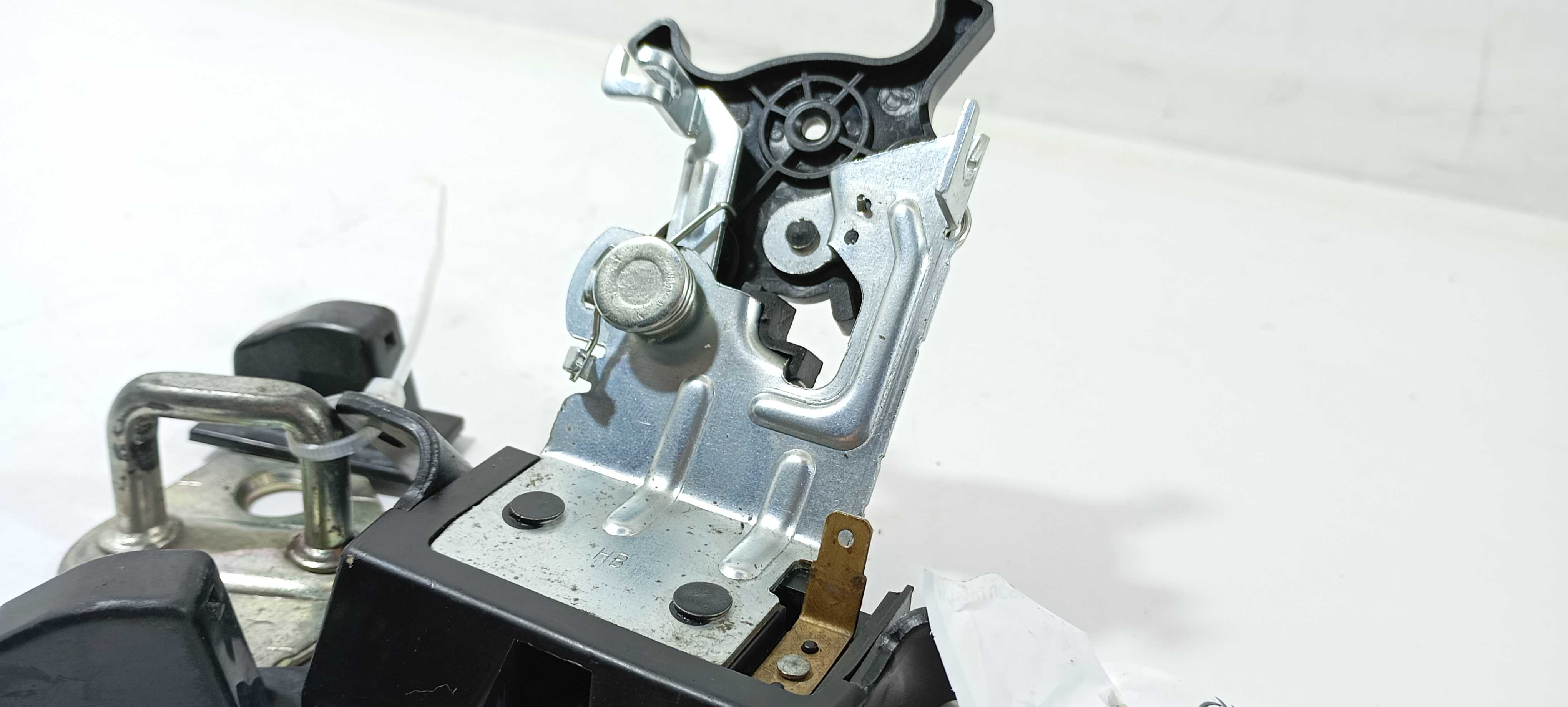 Fechadura Tampa Traseira  Hb20x Premium 1.6 2018  812301s100 5
