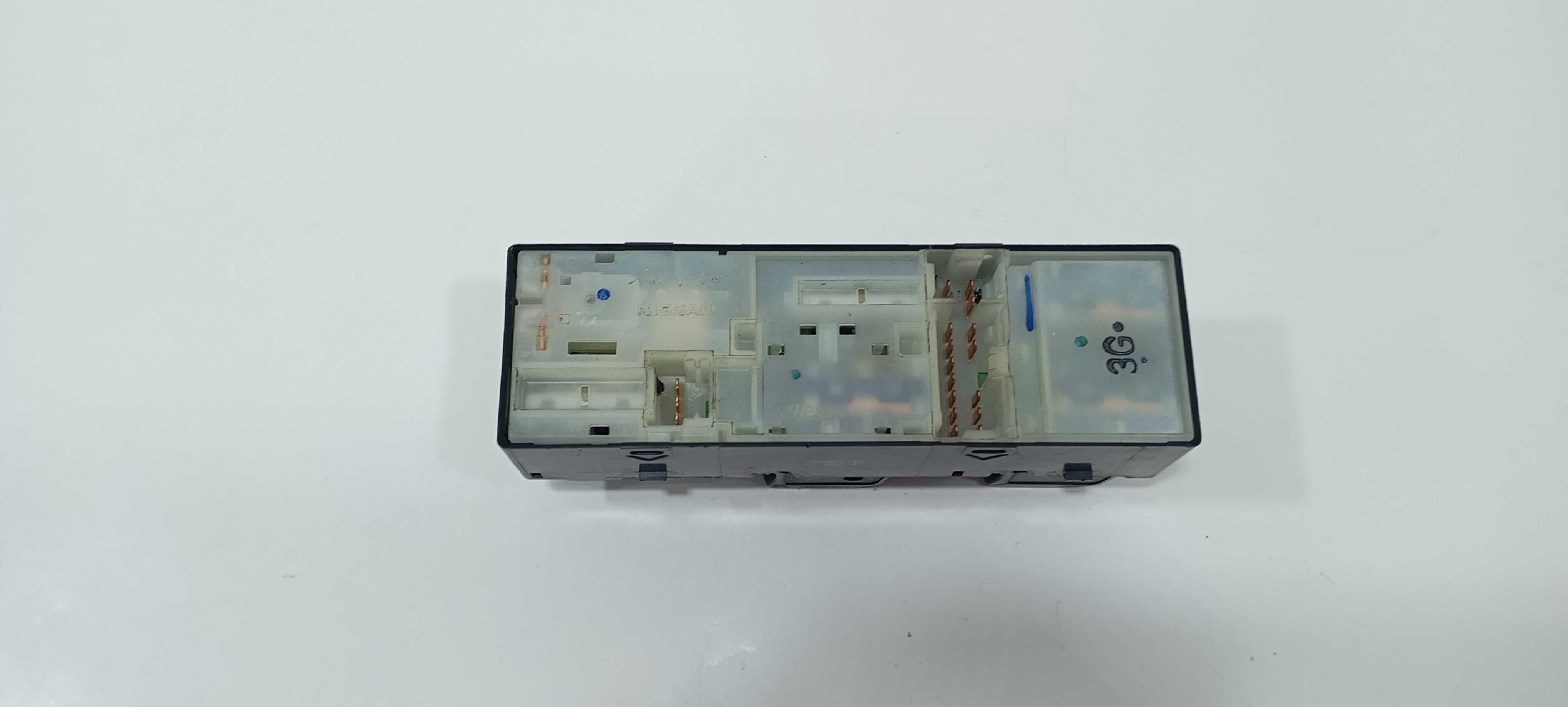 Botão Vidro Diant Esquerdo Nissan March Sv 1.0 2016 Pa6gf30 5